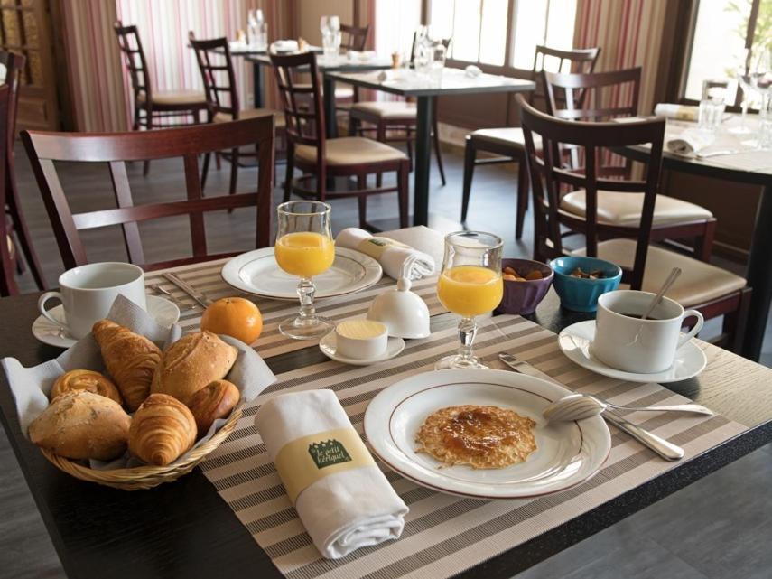 Le Petit Keriquel Hotel La Chapelle-Caro ภายนอก รูปภาพ